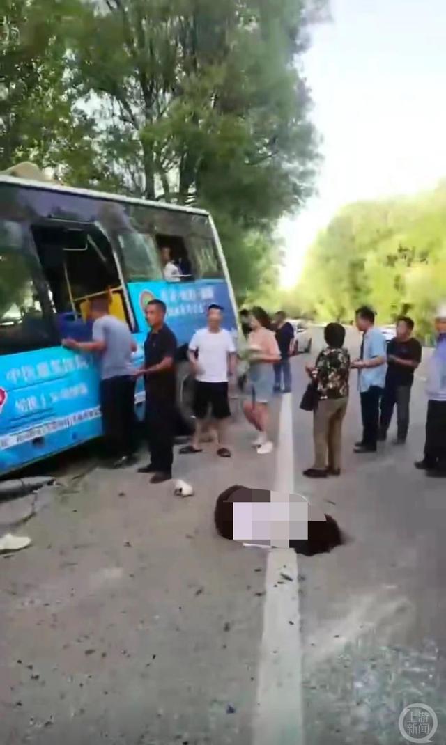 姐妹公交事故遇难：姐姐接妹妹放学 事故造成4人死亡，1人重伤，16人轻伤