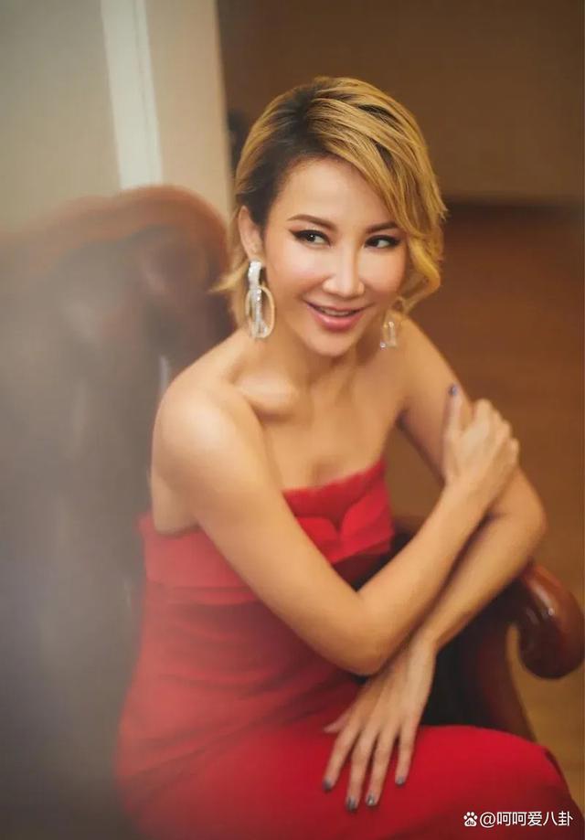 周杰伦发文悼念李玟,表示会参加李玟的葬礼