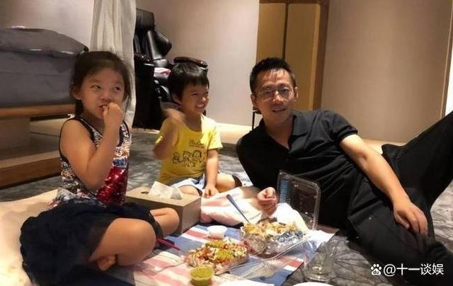 汪小菲带儿女现身北京 张兰晒孩子海洋馆游玩近照