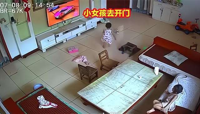 警方谈一老人追砍小孩 已移交刑警大队调查处理，受伤的两个小孩暂无生命危险