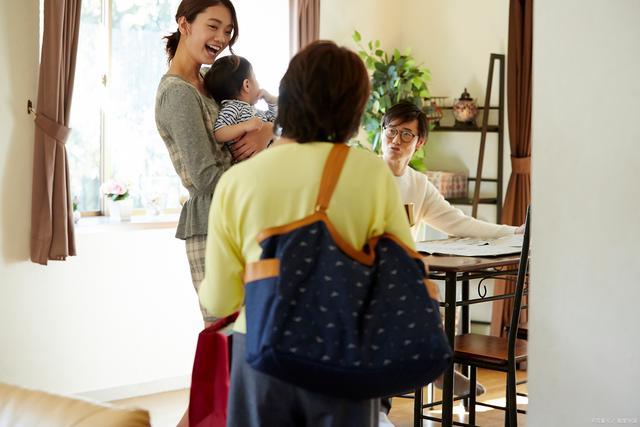 日本孕妇传单引发争议 认为这是对孕妇权益的侵犯