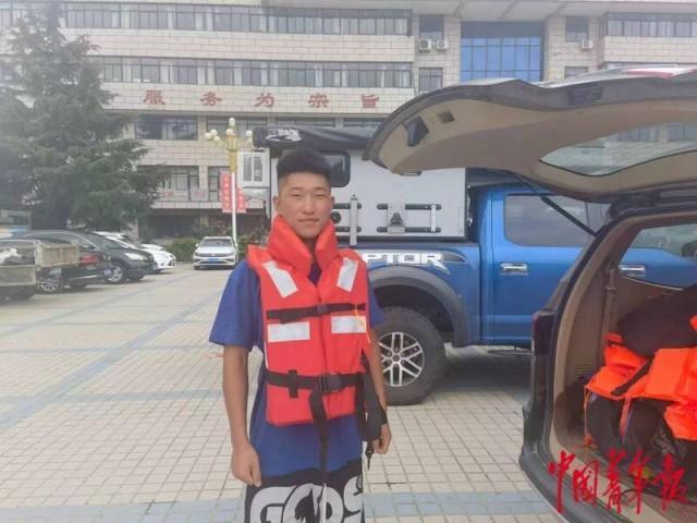 00后男子独自带船去涿州救援：有一分热发一分光