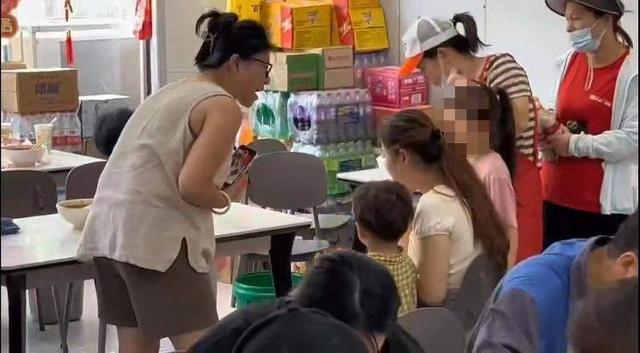 徐州一女子因座位纠纷打人，警方已介入调查