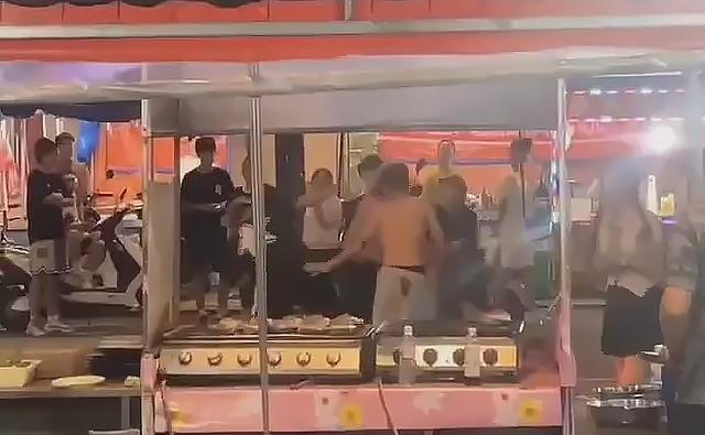 21岁男子见女网友被捅6刀身亡 家属：凶手系女子前男友！