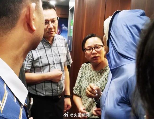 高铁上6名医生跑向患者车厢 网友：致敬！医者仁心