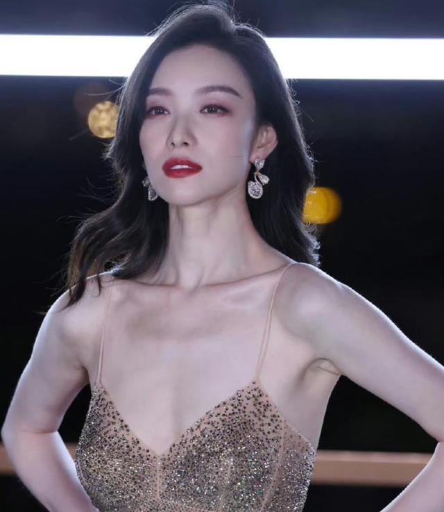 黄渤回应开美颜误伤倪妮：倪妮长相根本不需要这个