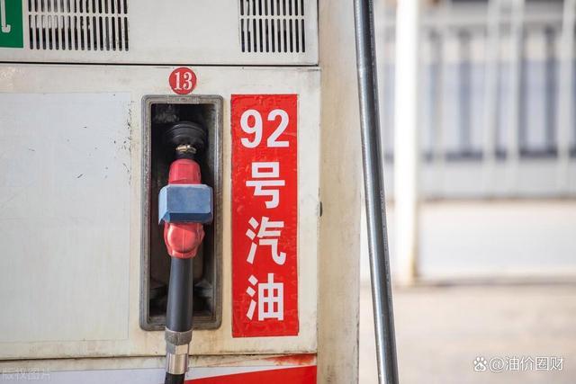 油价调整消息：油价大跌每况愈下！8月29日全国柴、汽油涨跌