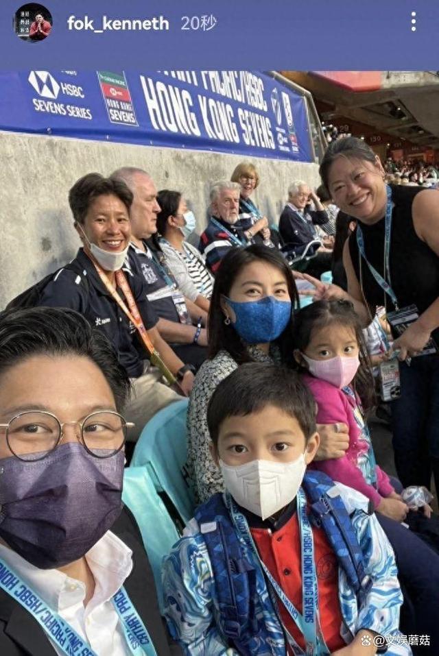 郭晶晶霍启刚晒全家出游图 五口之家响应三娃政策