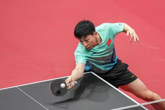 拒绝让分，王楚钦轰出11比0 樊振东开门红
