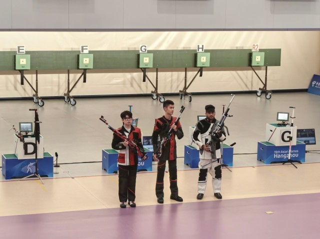 盛李豪破世界纪录摘金 甚至打出了两发10.9环的满环