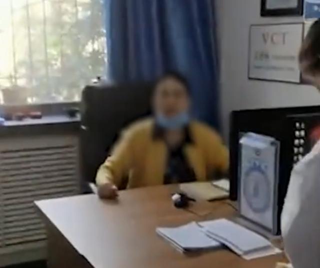 一女子怒斥医生态度敷衍：排队2小时看病3分钟，结果答非所问