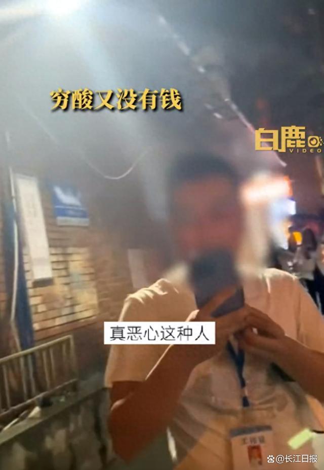 游客拒乘游船被当众辱骂 警方：已接警立案