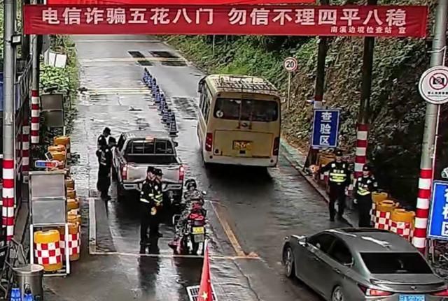 突然的团圆!父母开车2000公里看望执勤中的女儿