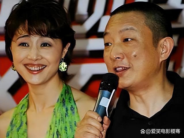 她是著名演员，离婚后带着儿子与前夫结婚被当宝，55岁演影后翻红,获得过金鹰奖、百花奖