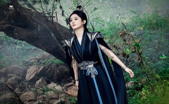赵丽颖与凤行曝花絮照  英气飒爽满满侠女风