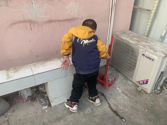 被生母虐待6岁男童惦记妈妈：妈妈“病”了，期待长出新的脚
