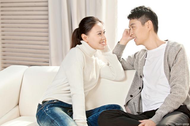 女子生二胎丈夫磕头感恩 从手术室出来的时候，孩子爸爸突然激动地跪到地上，向她磕了个头