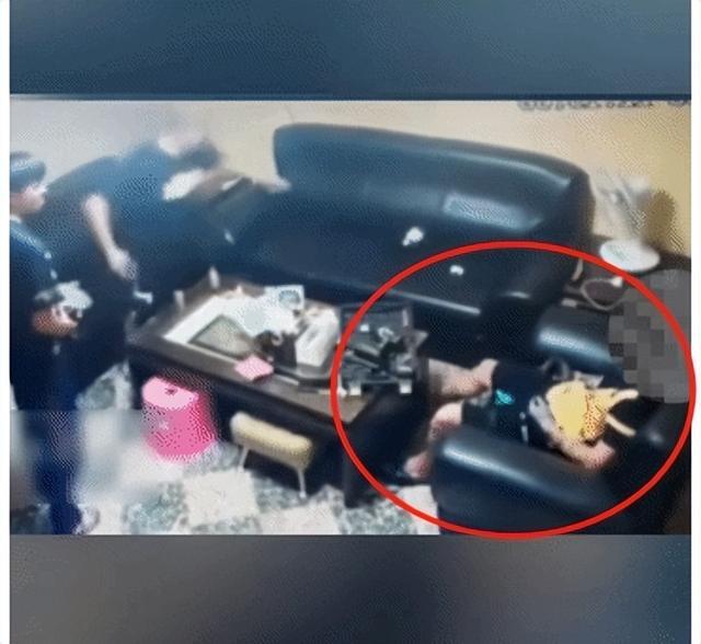 男子向好友炫耀手枪 不慎开枪将自己打死