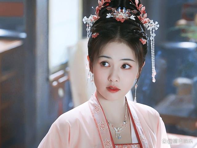 《宁安如梦》白鹿张凌赫亲完导演还不喊咔，甜蜜互动让观众直呼太甜了