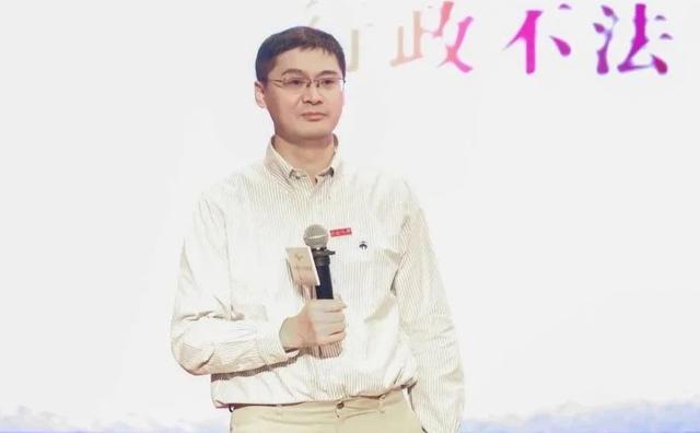 罗翔现身多所长沙高校 受聘中南大学兼职教授