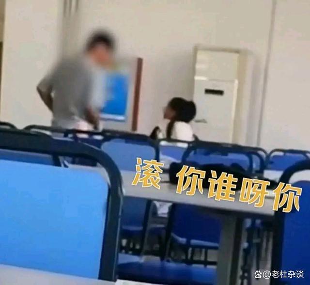 网传高校女生在图书馆占多个座位打砸驱赶同学 校方回应