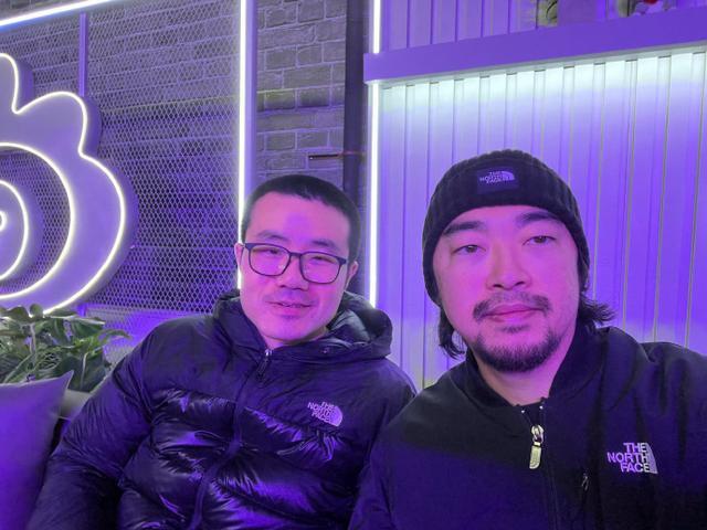 徐静雨穿羽绒服走红毯与吴艳妮合影造型惊艳不堪2