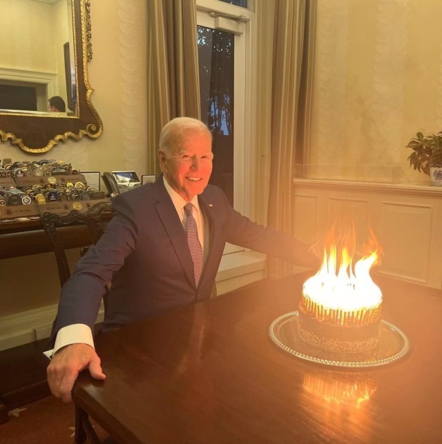拜登低调过81岁生日，最高龄美国总统之说拖累连任前景 希望蜡烛厂工人能有加班费