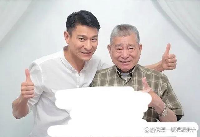 刘德华父亲葬礼3个落泪感人瞬间成龙眼睛肿了吴君如走路踉跄