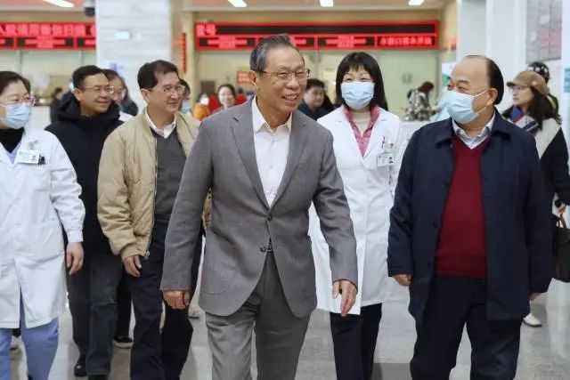 钟南山：除非出现病毒大流行 否则不主张长期佩戴口罩