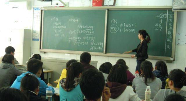 教师薪资调整？领8000元以上的退休金，需具备这3条件