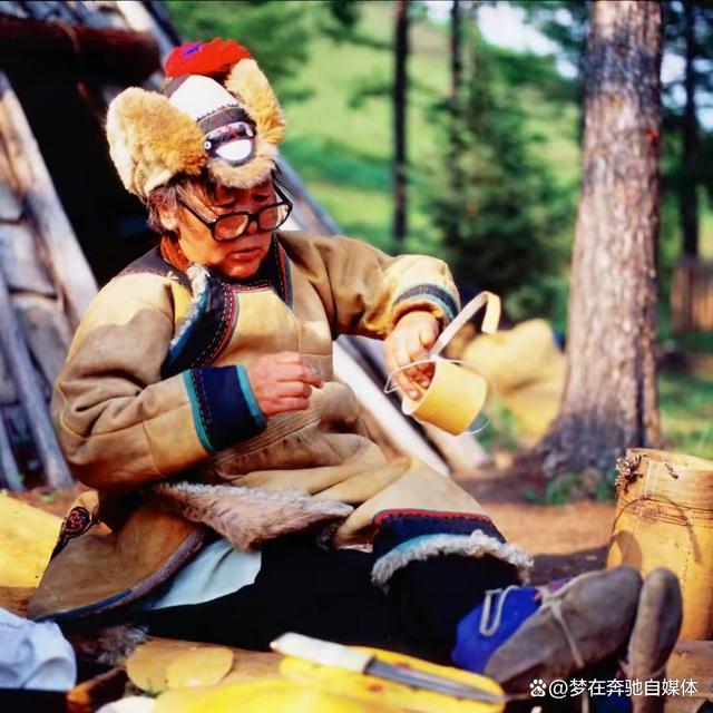 哈尔滨文旅拼了！把鄂伦春人从深山老林叫出来了，网友：上次是乾隆请的他们