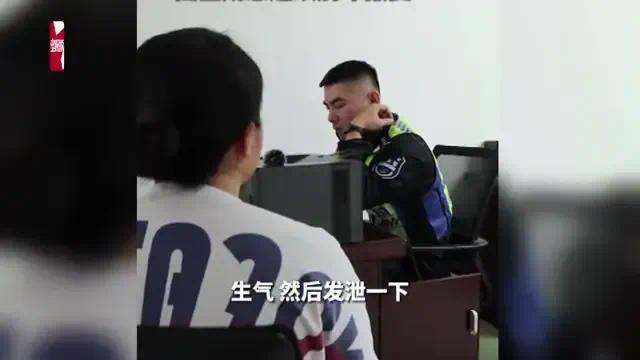 女司机拒绝他人插队遭别车 涉事驾驶员：当时情绪失控报复