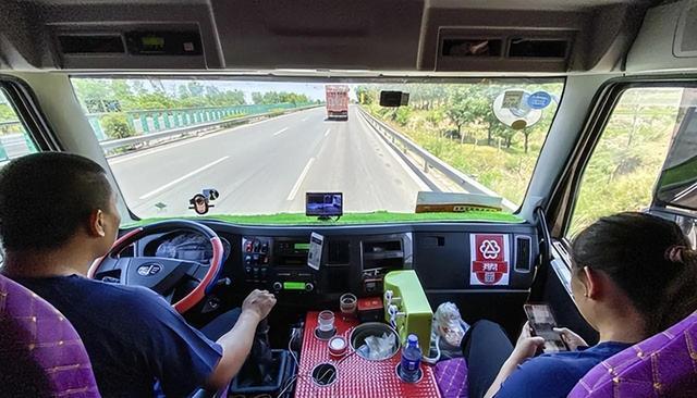 300萬女性住在卡車上一天24小時都在車上每到夜晚最難熬