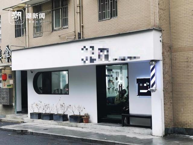 春节临近理发店进入过年模式：不仅挂出了"春节价"，纯洗吹的单子也不接了