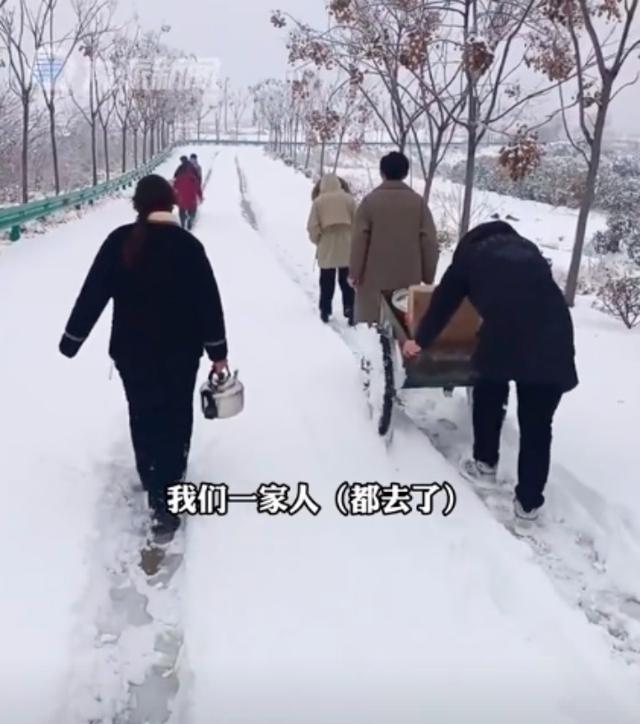 76岁老人为高速被困人员免费送饭 土豆丝不仅暖胃更是暖了人心