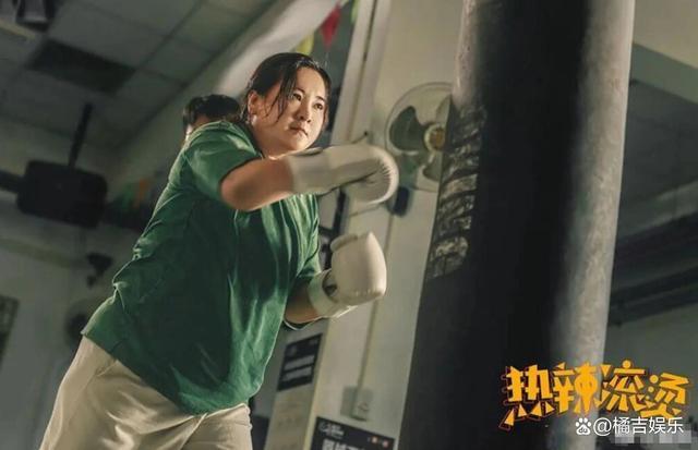 贾玲首秀亮相六公主直播，爆料新电影幕后故事