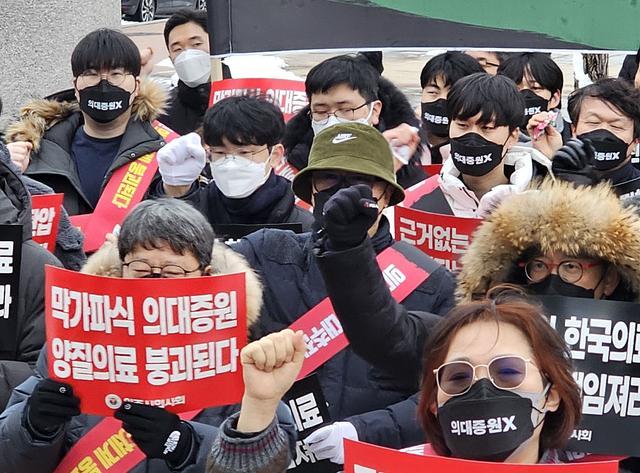 韩国医生为何强烈反对政府扩招计划？