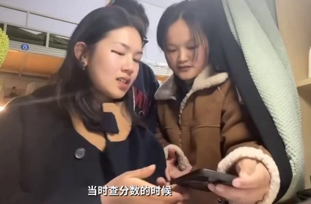 努力终获回报！专升本女孩考研389分与室友相拥尖叫