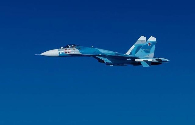 俄军苏-27在黑海伴飞法国军机 防止其侵犯俄边界