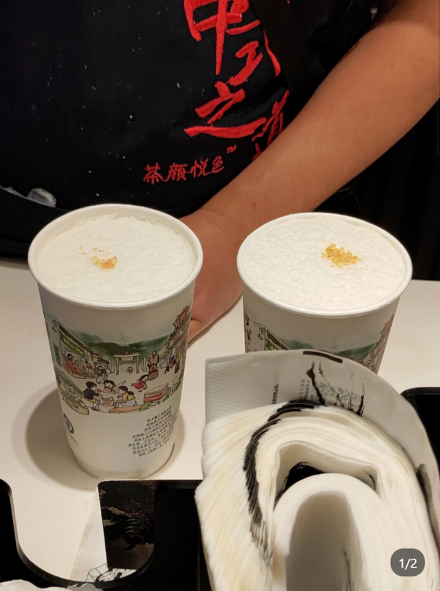 茶颜悦色放置半小时仅剩半杯 店方：奶沫消掉了