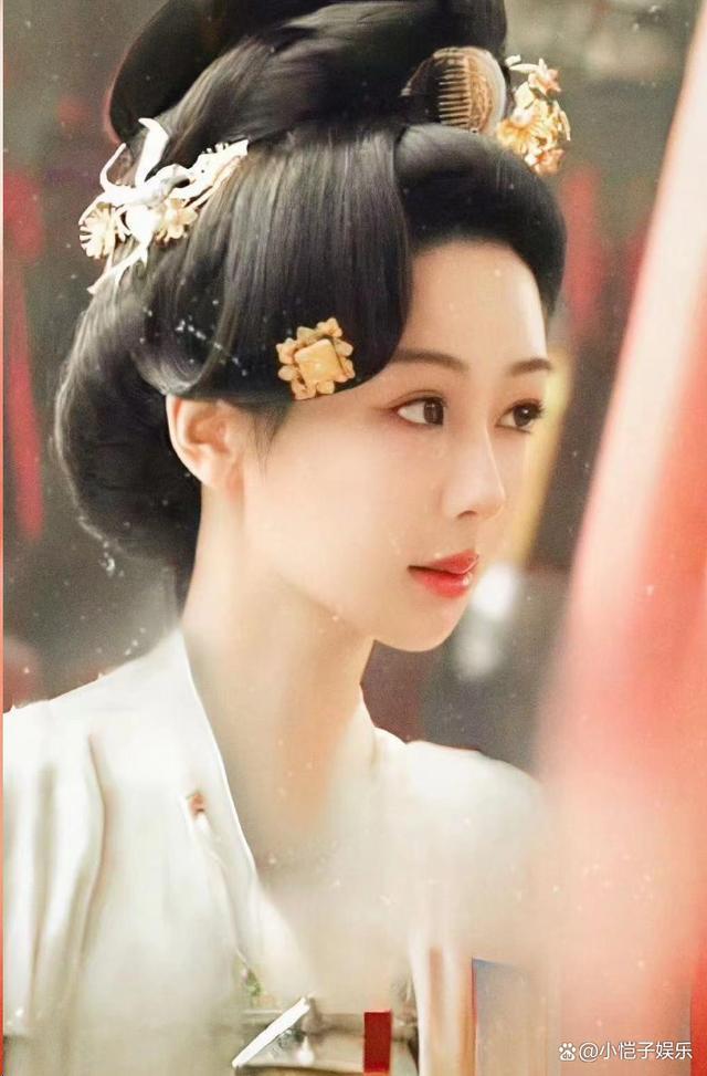 杨紫检查并无大碍没有受伤腰部稍感不适3