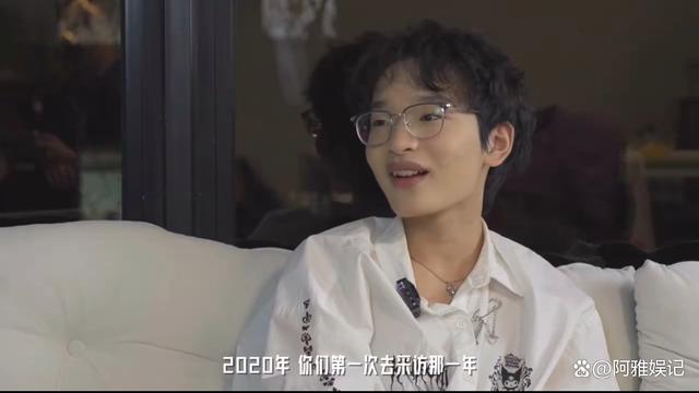 钟美美透露母亲曾遭受家暴被父亲打骨折