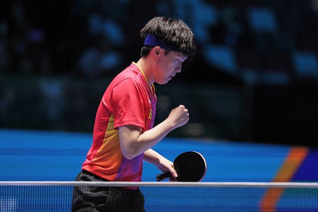 乒乓球澳门世界杯：王楚钦晋级八强 力克劲敌雨果