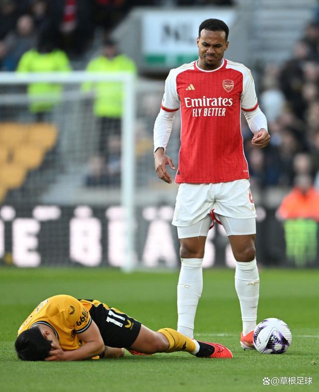 英超：阿森纳2-0狼队先赛登上榜首 “枪手”止颓势，特罗萨德献绝杀