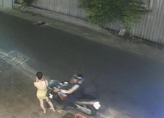 网友分享在泰国酒店门口被抢劫经历，5万多的名牌包秒没！