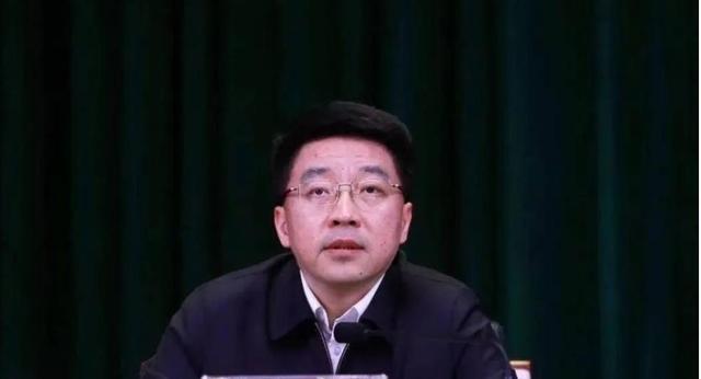 中纪委周末打虎：“70后”副部级官员被查，曾任北京副市长