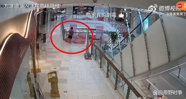广州商场女子跳楼砸中路人，被砸者：还活着