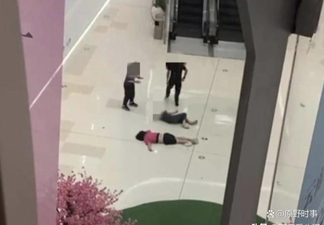 广州商场女子跳楼砸中路人，被砸者：还活着