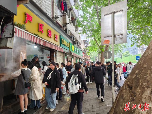 武汉位列五一首日热门目的地第六 全国游客汇聚过早盛况