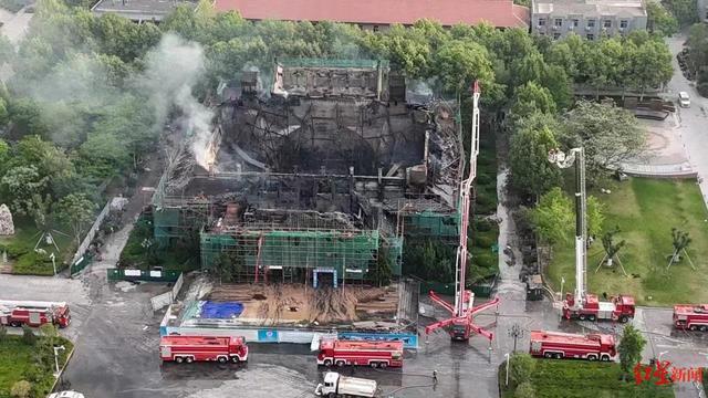 四问河南大学大礼堂失火 修缮中的百年建筑毁于一旦